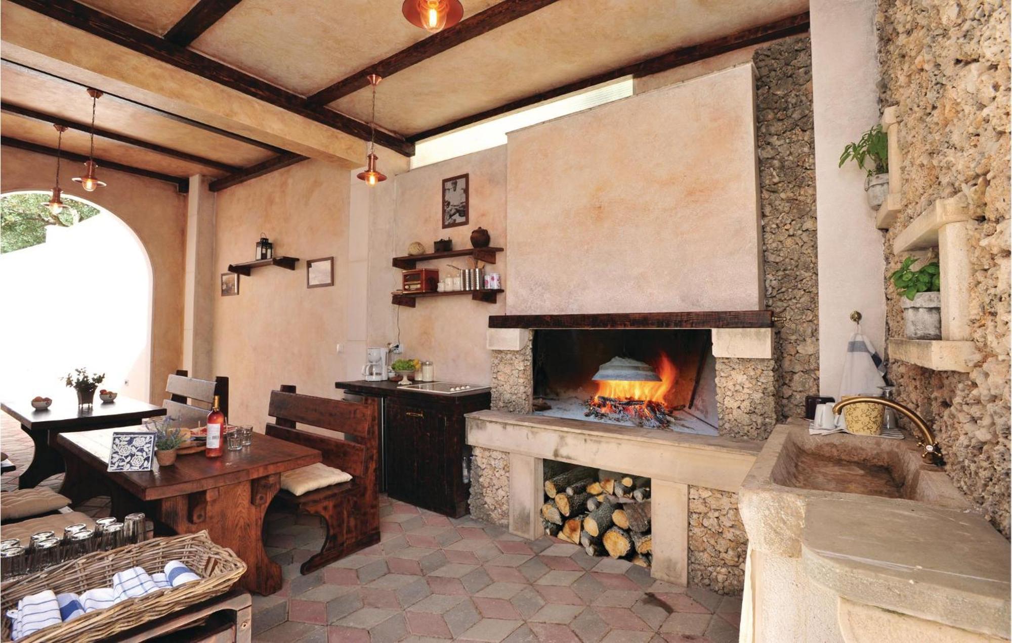 3 Bedroom Gorgeous Home In Makarska Extérieur photo