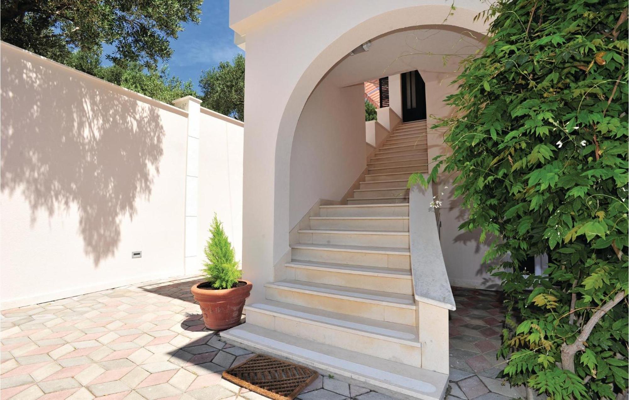 3 Bedroom Gorgeous Home In Makarska Extérieur photo