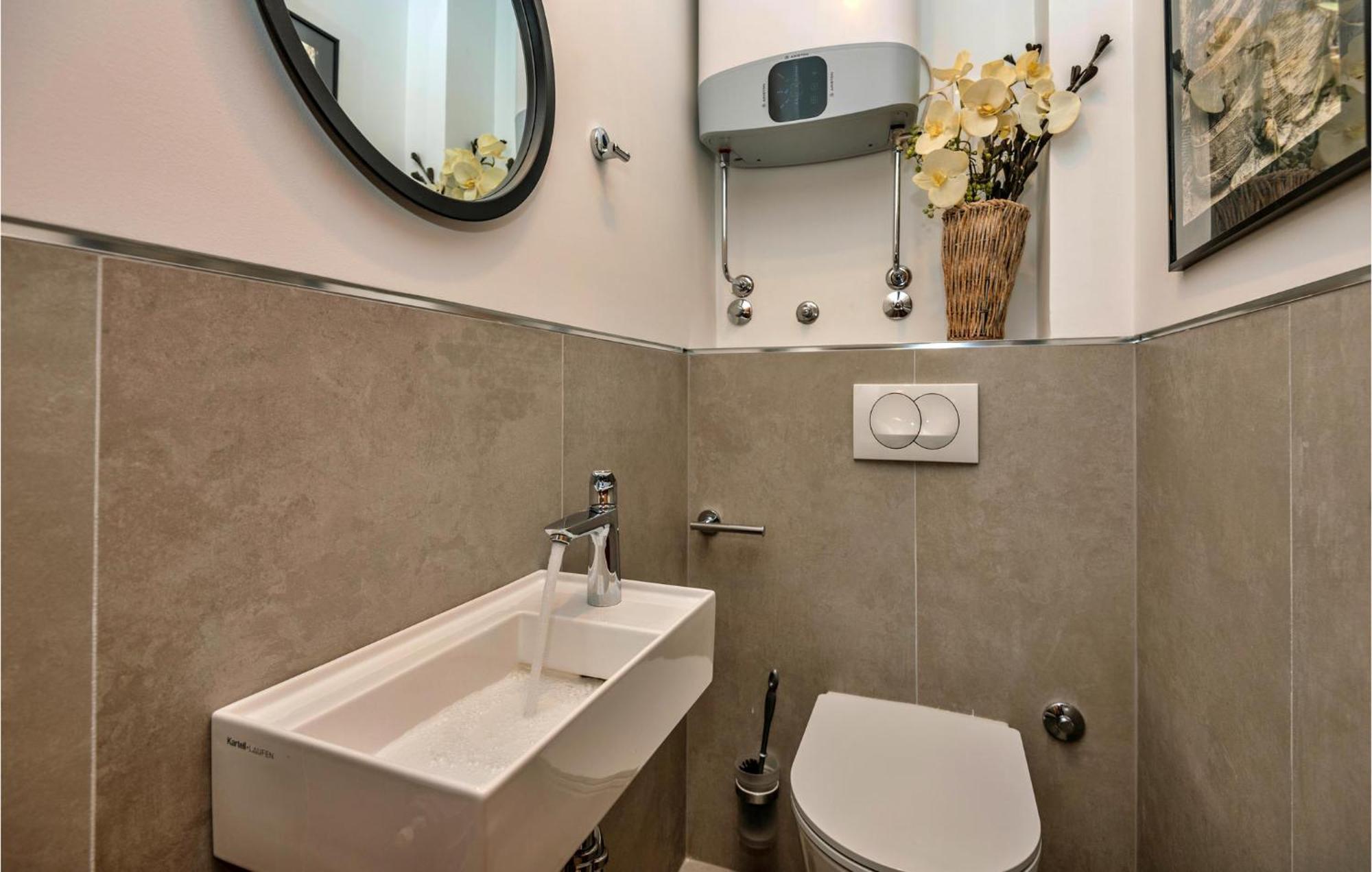 3 Bedroom Gorgeous Home In Makarska Extérieur photo
